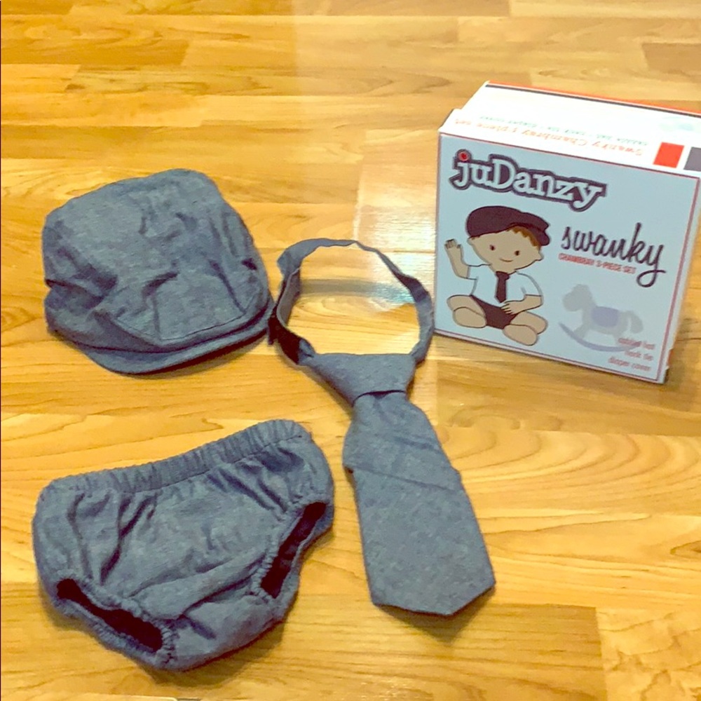 JuDanzy 3 piece infant photo prop outfit